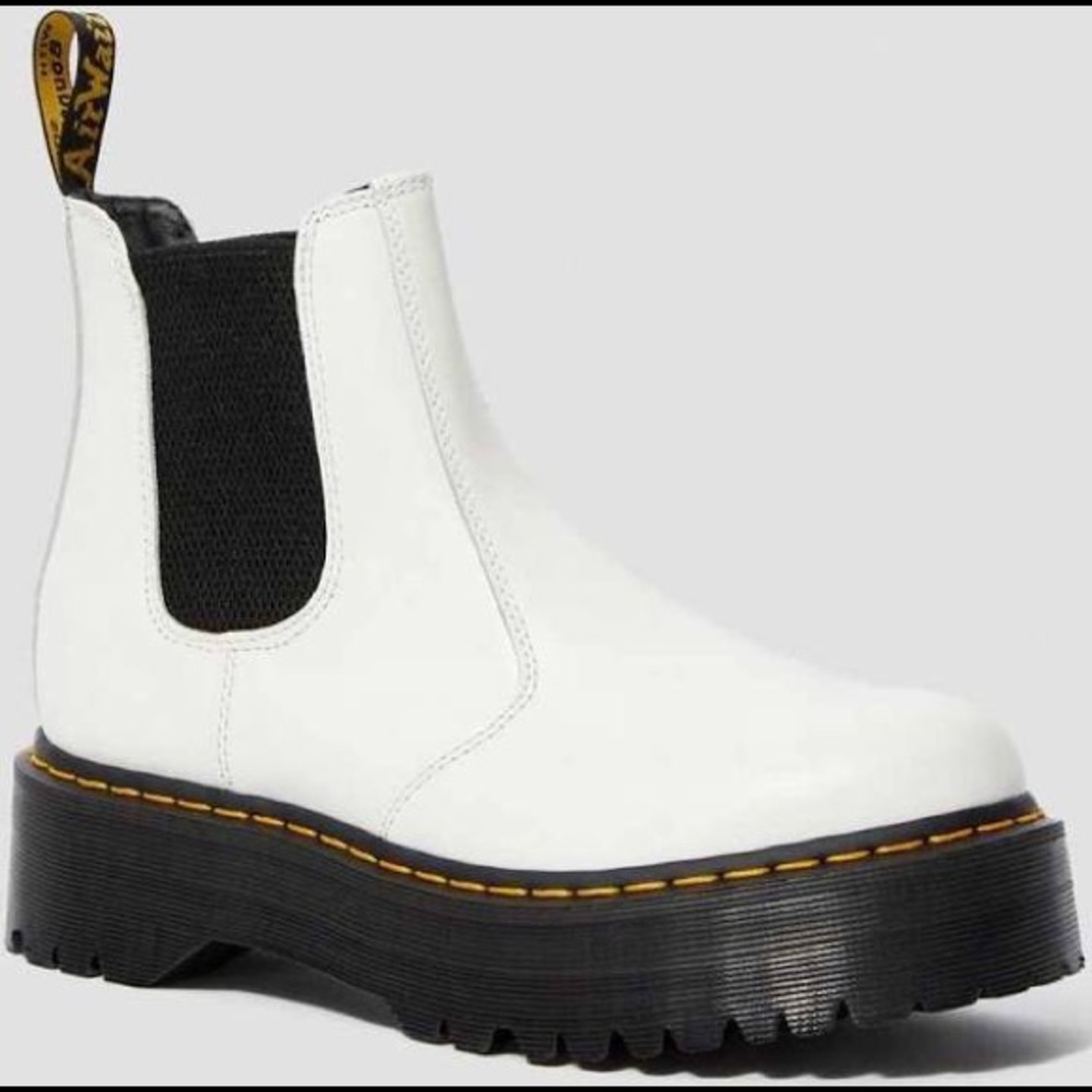 Dr. Martens 2976 Quad Chelsea Boot